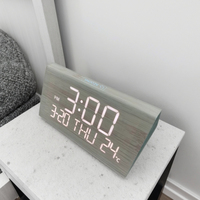 Horloge numérique à double alarme Design créatif en bois Chargement USB Température Calendrier Affichage pour bureaux Tables Mouvement électronique