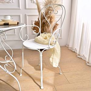 Silla de Salón INNOVA Home Accent de Estilo Nórdico con Respaldo Cruzado de Metal Blanco Envejecido y Reposabrazos Ecológicos - Product Image 1