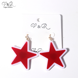 Día de San Valentín regalo de Navidad rojo de joyería de resina acrílica Lucite corazón chapado en oro pendientes para mujer - Product Image 2