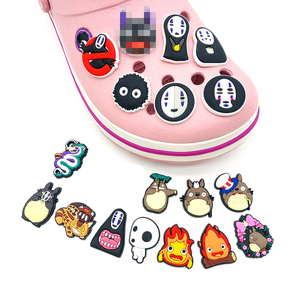 20 accesorios <span class=keywords><strong>de</strong></span> bricolaje <span class=keywords><strong>de</strong></span> estilo Totoro No Face Man Spirited Away <span class=keywords><strong>Kiki</strong></span>'s Delivery Service zapatillas zapato Charm Anime hebilla PVC Pins - Product Image 6