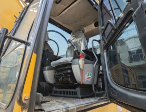 Excavadora de cadenas usada Komatsu PC200-8 de 20 toneladas, modelo 2020, cucharón de 0.8m, origen Japón, con bomba y caja de cambios - Product Image 6