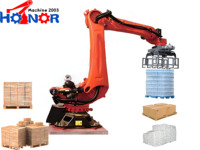 Robot industriel palettiseur pour le chargement/déchargement de produits alimentaires et de boissons sur convoyeur avec emballage en caisses en bois, marque KUKA