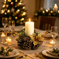 Support de couronne de Noël pour bougie pilier, centre de table avec pommes de pin, baies et verdure artificielle, décoration de table pour les fêtes