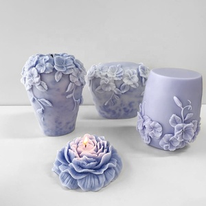 Candela Profumata Artigianale in Cera di Soia a Forma di Fiori di Vite in Rattan per Decorazione Casa e Festività - Natale e Capodanno - Product Image 2