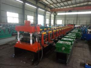 Machine automatique de fabrication de tuiles en forme de W, machine à clôture à 3 vagues, machine à fabriquer des autoroutes, haute efficacité, nouveau moteur - Product Image 2