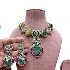 Elegante Juego de Collar y Aretes de Moissanita Chapados en Oro de Latón de Primera Calidad para Mujer, Colección para Bodas y Fiestas - Product Image 3