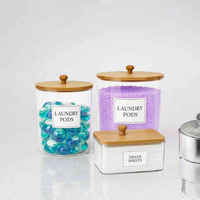 3 packs de grands bocaux en plastique au design moderne rectangulaire pour le stockage des détergents de la buanderie.