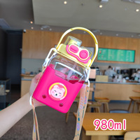 Gobelet carré en plastique moderne, écologique et durable, avec paille, motif dessin animé mignon, design portable avec sangle, pour enfants, idéal comme cadeau