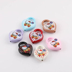 Cuentas acrílicas con forma de corazón de Hello Kitty para la fabricación de joyas, color aleatorio - Product Image 2