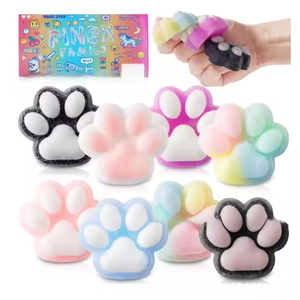 Les pattes de chat en gomme Taba sont super douces, à presser et à caresser. <span class=keywords><strong>C</strong></span>'<span class=keywords><strong>est</strong></span> un animal réaliste et amusant pour soulager le stress au bureau. - Product Image 1