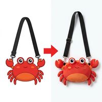 Sac bandoulière personnalisé en peluche crabe rouge avec grande sangle noire réglable et grands yeux bouffis, inspiré d'un dessin de dessin animé de créature marine