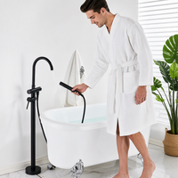 Meilleures ventes : Ensemble de douche de luxe autoportant en laiton, design carré, avec robinet de bain électrique à jet pluie unique, finition noir mat, barre coulissante et éléments en céramique