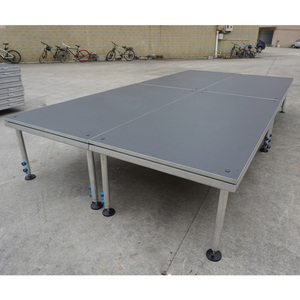 Escenario Portátil para Ceremonias al Aire Libre con Altura Ajustable, Construcción Modular de Aluminio, Fácil Montaje y Superficie Antideslizante - Product Image 1