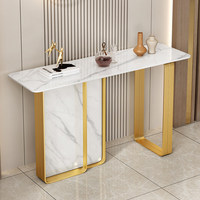 Table console de luxe au design moderne et unique, avec plateau en marbre blanc et finition dorée, idéale pour l'entrée ou le couloir, pour le salon