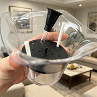 Pot de plante transparent élégant de style tulipe avec bord évasé et système d'irrigation passif pour la décoration de bureau