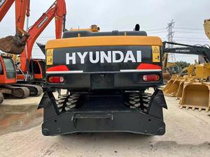 Vente flash : Mini-excavatrice sur roues Hyundai 210W-9 avec moteur et boîte de vitesses, haute efficacité, garantie 1 an - Product Image 4