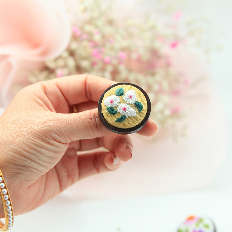 Wooden brooch-yun ran 7cm-bamboo style embroidered hoop-35mm dia