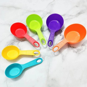 Juego colorido <span class=keywords><strong>de</strong></span> cucharas <span class=keywords><strong>medidoras</strong></span> <span class=keywords><strong>y</strong></span> <span class=keywords><strong>tazas</strong></span> <span class=keywords><strong>de</strong></span> plástico PP <span class=keywords><strong>de</strong></span> 12 piezas con escalas para hornear líquidos <span class=keywords><strong>y</strong></span> sólidos en la cocina - Product Image 4
