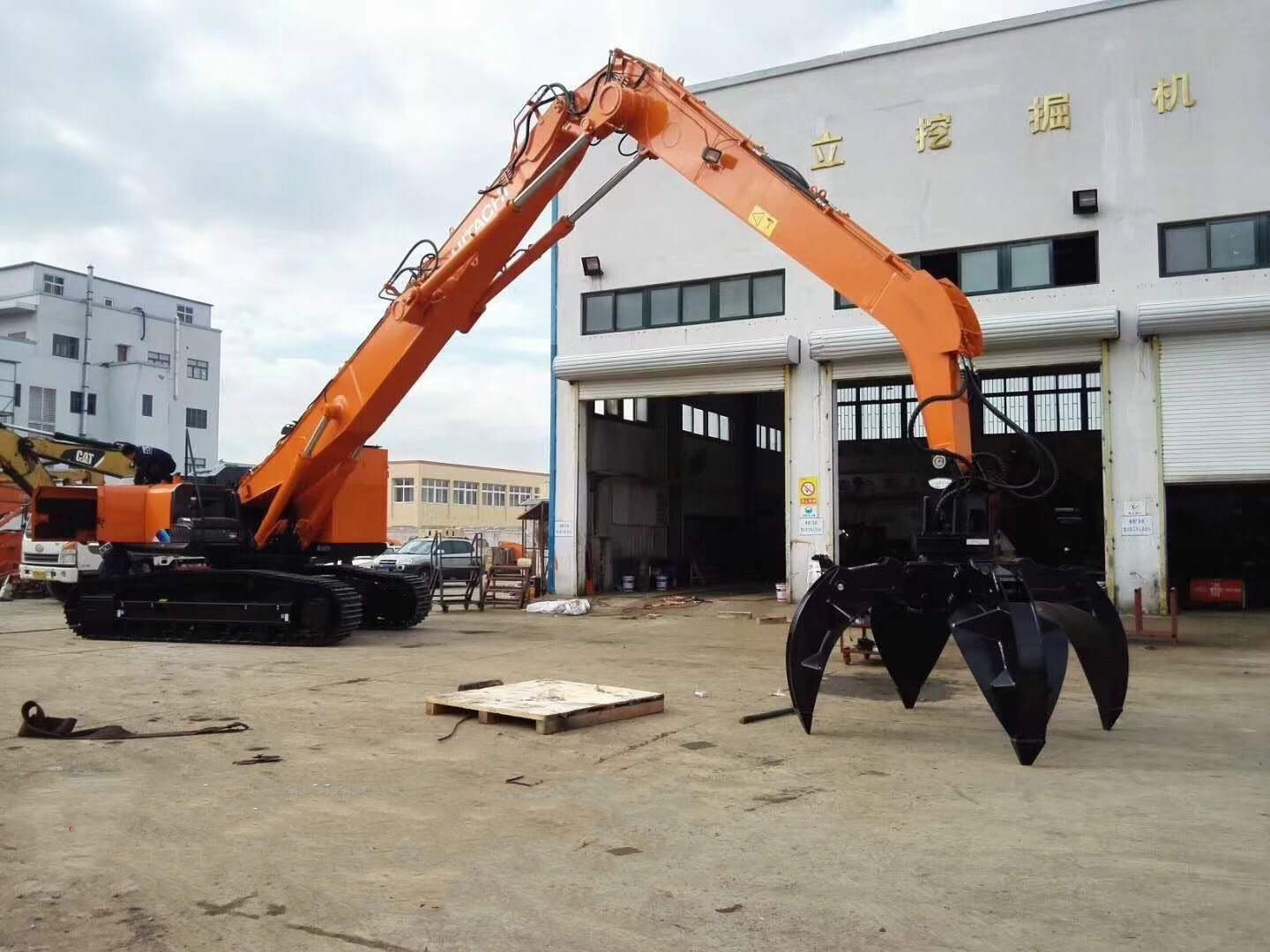 高品质的军-6-10 吨挖掘机多瓣抓斗装入下脚料