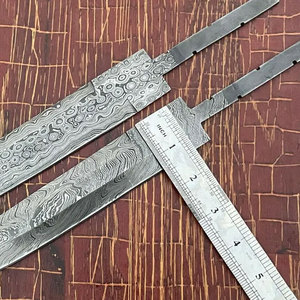 Cuchillo de Caza Profesional de Acero de Damasco Premium con Funda Personalizada para Acampar, Hacer Senderismo y Uso Diario al Aire Libre - Product Image 4