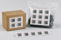 Stiker Label Kode QR Kustom Desain Pribadi Dicetak pada Gulungan Kertas Tahan Air Perekat Sendiri untuk Kamera Ponsel