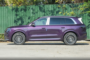 AITO M8 EV longue portée - 705 km CLTC, vitesse de 200 km/h, charge rapide, SUV 5 places - Product Image 4