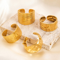 SUMMLY Vintage Großhandel 18 Karat vergoldet Edelstahl breit streng Hammer Muster Open Ring Modeschmuck