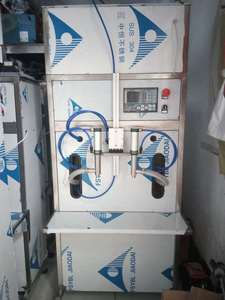 Macchina riempitrice semi automatica <span class=keywords><strong>auto</strong></span>-fluida imbottitura quantitativa pasta di miele attrezzature per inscatolamento a pressione in vendita - Product Image 2