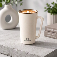 Mug à café élancé OEM 450 ml en céramique, couleur ivoire, avec dessus évasé, lignes verticales et poignée incurvée, sans BPA, pour café