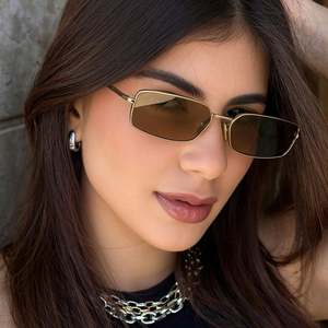 Lunettes de soleil punk rectangulaires en métal style rétro 2025, protection UV400, petite monture carrée, pour femmes et hommes - Product Image 1