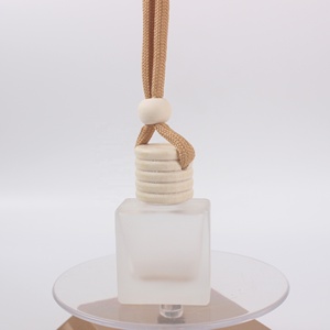Chai Rỗng Hình Vuông Mờ 8Ml 10Ml 12Ml Chai Khuếch Tán Nước Hoa Ô Tô Chai Tròn Mờ Dạng Treo Nắp Gỗ - Product Image 6