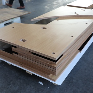 Panneau de plafond acoustique en contreplaqué de bouleau imperméable/résistant à l'humidité, anti-déformation, pour installation dans les gymnases/les zones de piscine - Product Image 3
