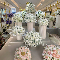 Offre Spéciale – Centre de Table Artisanal en Soie, Rose Blanche Réaliste de 60 cm, Plante Verte Artificielle Longue Durée pour Mariage et Saint-Valentin