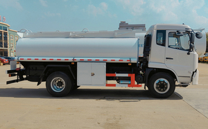 Camion-citerne à carburant de 10 000 litres à prix réduit avec distributeur de ravitaillement mobile à vendre - Product Image 2