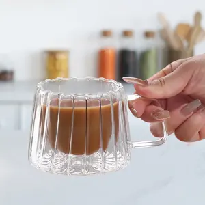 Handgefertigter 200 ml gerippter Becher hitze- und kältebeständiger doppelwandiger Espressoglasbecher mit Griff