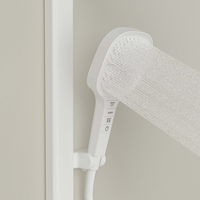 Système de douche avec pulvérisateur Pomme de douche à effet de pluie à pression de salle de bain Ensembles de robinets de douche blancs Mélangeur d'eau chaude et froide contemporain