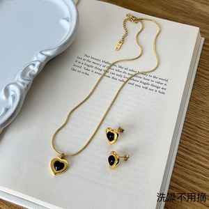 Vente flash - Ensemble de bijoux minimalistes à la mode en acier inoxydable plaqué or 18 carats noir pour femmes - Product Image 4