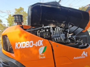 รถขุดตีนตะขาบ Kubota KX080-4 มือสอง สภาพดีเยี่ยม ได้รับการรับรอง EPA CE ชั่วโมงการทำงานต่ำ 8 ตัน รวมเครื่องยนต์ มอเตอร์ และปั๊ม - Product Image 6