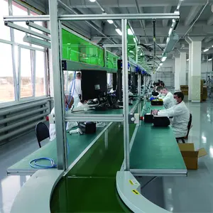Ligne d'assemblage de systèmes industriels personnalisée en usine convoyeur à bande plat alimentaire en caoutchouc PVC vert PU