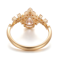 Bague de luxe en or jaune massif 18 carats avec diamant de laboratoire en forme de poire, bague de fiançailles et de mariage pour filles. Spécialisée dans la fabrication de bijoux sur mesure.