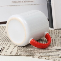 Tasse en céramique brillante de couleur unie avec poignée, résistante aux hautes températures, compatible micro-ondes, impressions personnalisables, design moderne