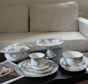 Plato de Porcelana Blanco Sólido y Duradero con Diseño de Bosque en Estilo Relieve Francés, Vajilla Moderna Vintage, Disponible en Stock - Product Image 4