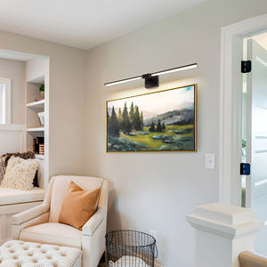 Lámpara de Pared LED Minimalista de Tira Larga, Negra y Dorada, para Baño, Maquillaje - Product Image 1