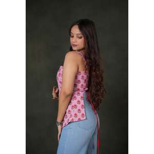 Kurti court à col carré à imprimé floral jaune Isha, vêtement ethnique élégant pour femmes, parfait pour l'été, décontracté, fête, fête, séchage rapide - Product Image 4