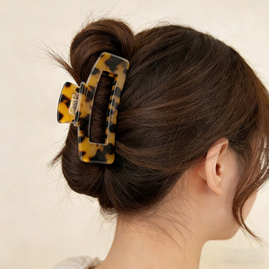 Pinces à cheveux moyennes en acétate de 7,8 cm, courbées à la française, motif écaille de tortue marbré ivoire, pour femmes, idéales pour les fêtes et le bureau, vente en gros - Product Image 4