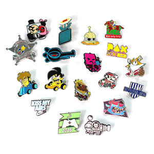 Emblemas e insignias de metal personalizados Pin esmaltado Celebración navideña Pin de solapa Recuerdos - Product Image 2