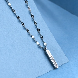 Collier en diamant avec pendentif rectangulaire gravé « Love », pierres taille princesse, en acier inoxydable, pour usage quotidien - Product Image 4