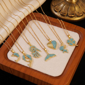 Collier pendentif dauphin Série Océan pour femme, design minimaliste, chaîne de clavicule tendance pour vacances d'été à la plage, bijoux océaniques - Product Image 4