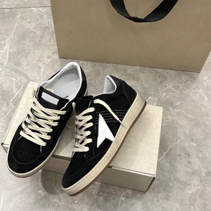 Zapatillas de Diseño de Piel Genuina de Ganso Blanco Antideslizantes y Cómodas, Estilo Skateboard, Doradas con Efecto Desgastado - Product Image 5