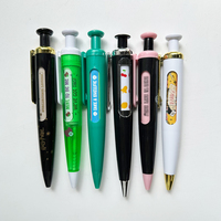 Stylo de jeu de casino à mécanisme de machine à sous, avec fonction 'Pousser et tourner pour gagner' et thème 'Jackpot', objet de collection